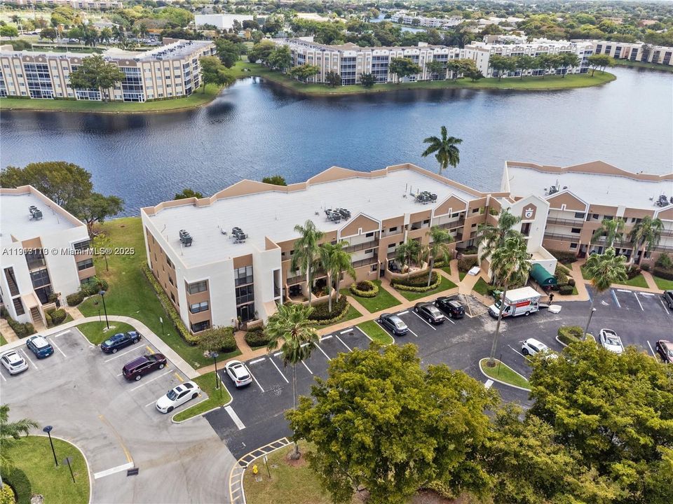 Под контрактом: $2,300 (2 спален, 2 ванн, 1500 Квадратных фут)