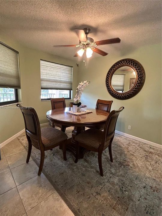 Под контрактом: $2,300 (2 спален, 2 ванн, 1500 Квадратных фут)