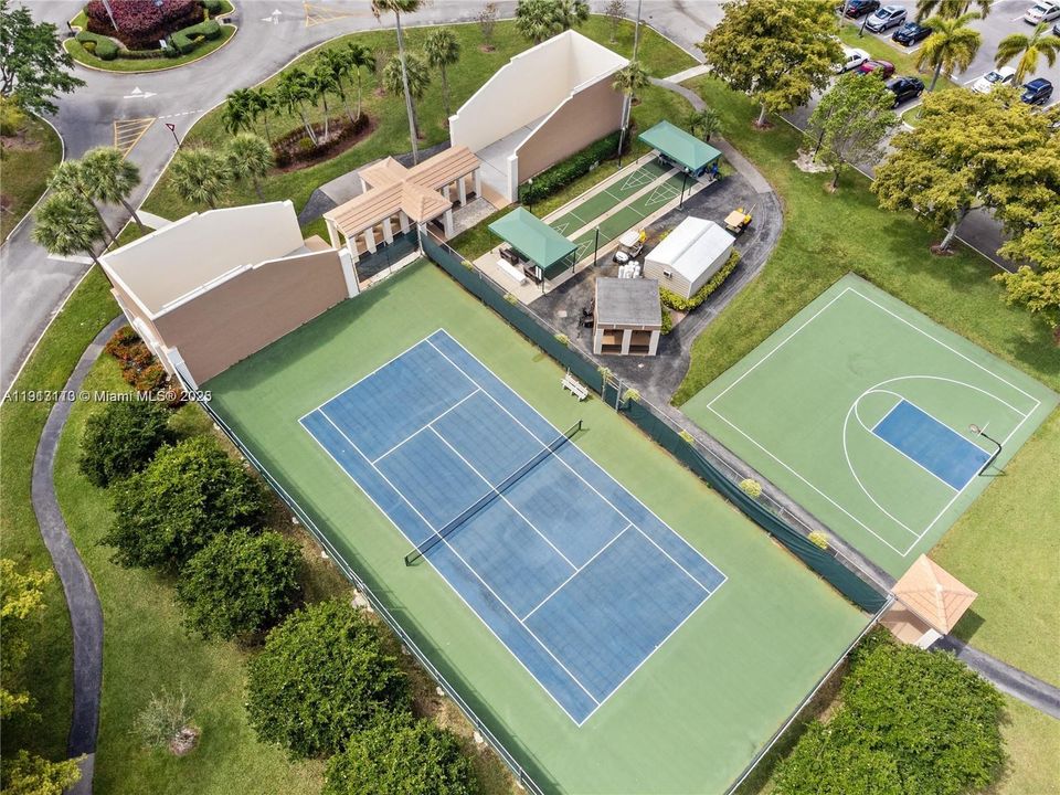 Под контрактом: $2,300 (2 спален, 2 ванн, 1500 Квадратных фут)