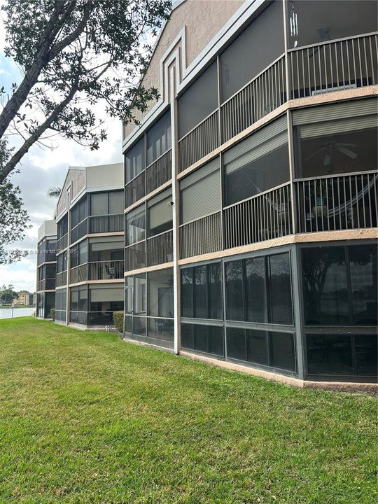 Под контрактом: $2,300 (2 спален, 2 ванн, 1500 Квадратных фут)