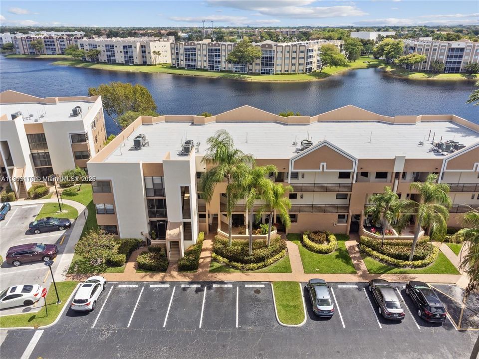 Под контрактом: $2,300 (2 спален, 2 ванн, 1500 Квадратных фут)