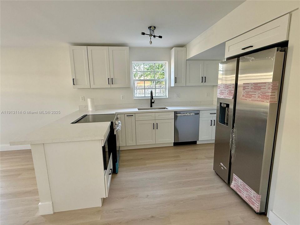 Под контрактом: $3,300 (4 спален, 2 ванн, 1367 Квадратных фут)