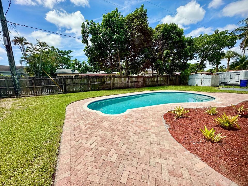 Под контрактом: $3,300 (4 спален, 2 ванн, 1367 Квадратных фут)