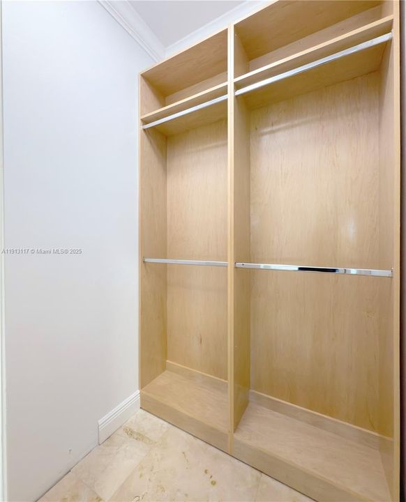 出租: $6,900 (4 贝兹, 3 浴室, 2855 平方英尺)