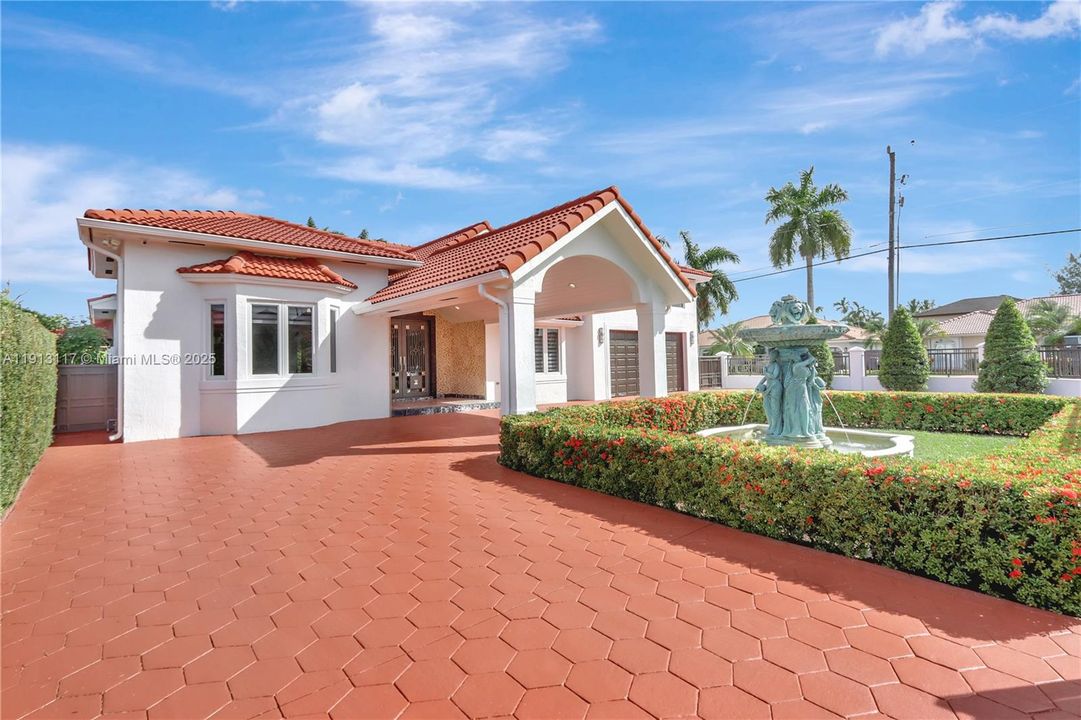 出租: $6,900 (4 贝兹, 3 浴室, 2855 平方英尺)