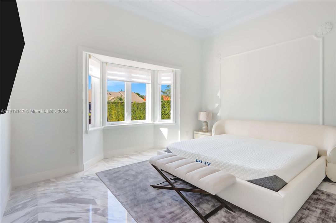 出租: $6,900 (4 贝兹, 3 浴室, 2855 平方英尺)