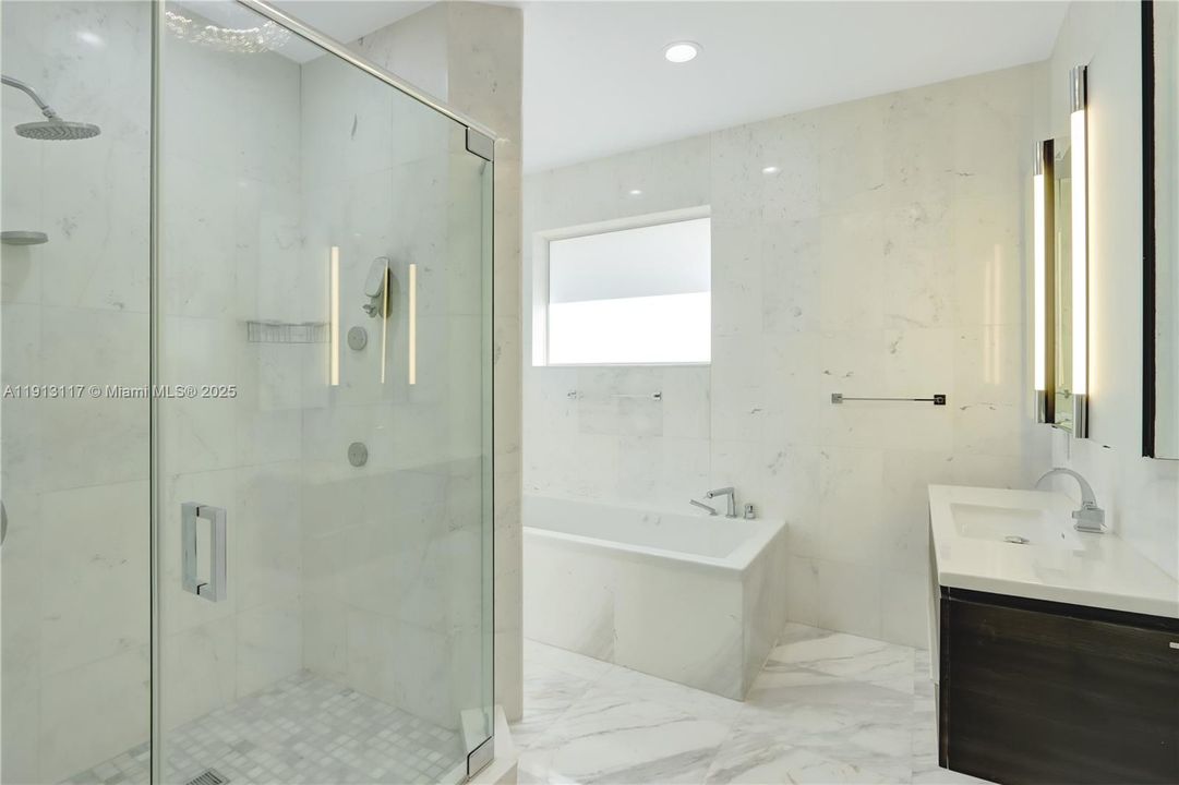 出租: $6,900 (4 贝兹, 3 浴室, 2855 平方英尺)