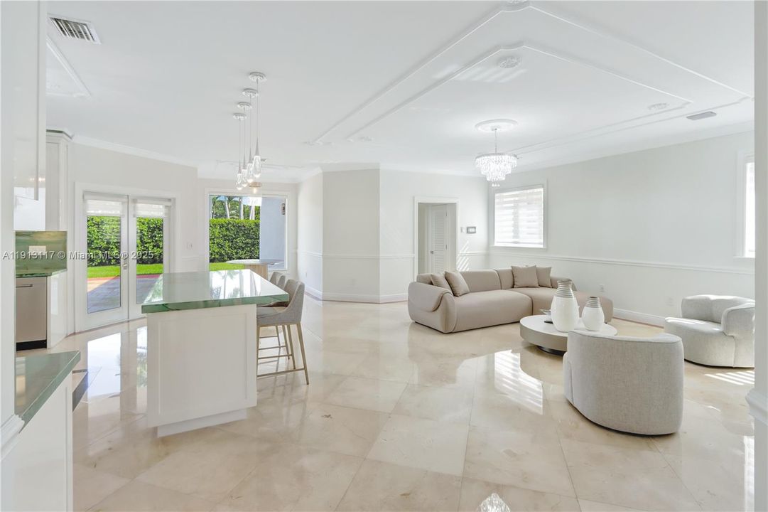 出租: $6,900 (4 贝兹, 3 浴室, 2855 平方英尺)