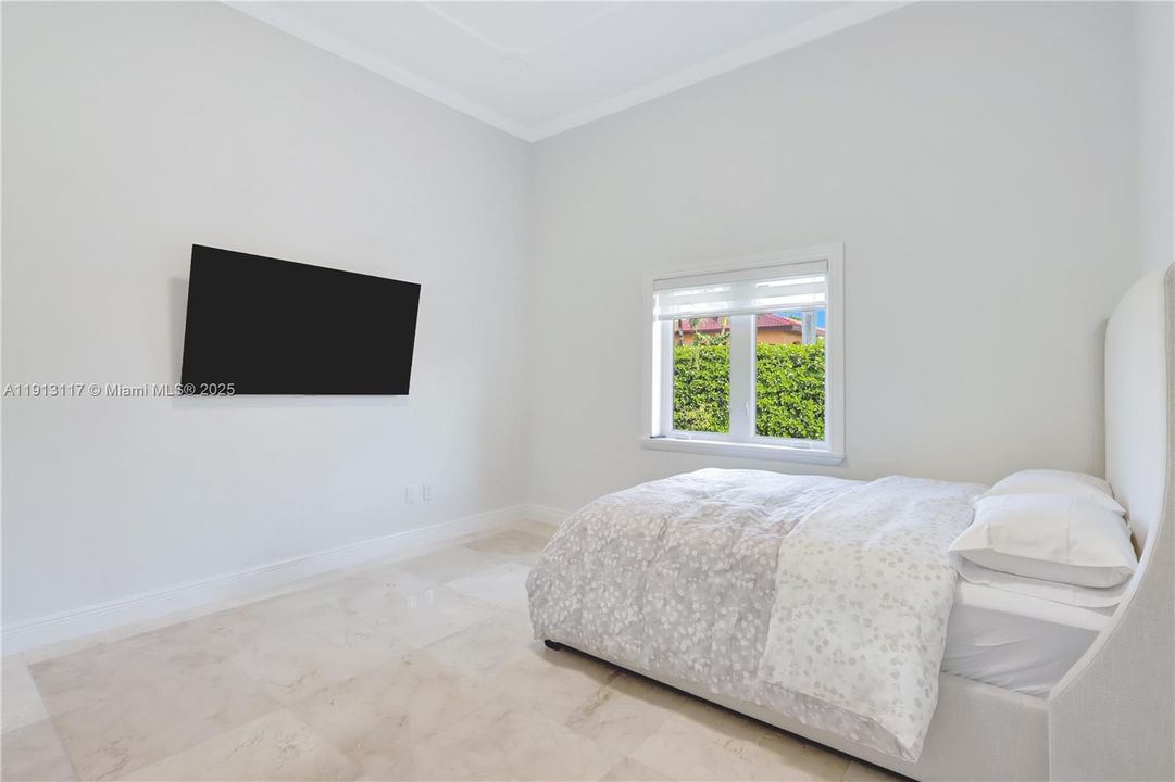 出租: $6,900 (4 贝兹, 3 浴室, 2855 平方英尺)