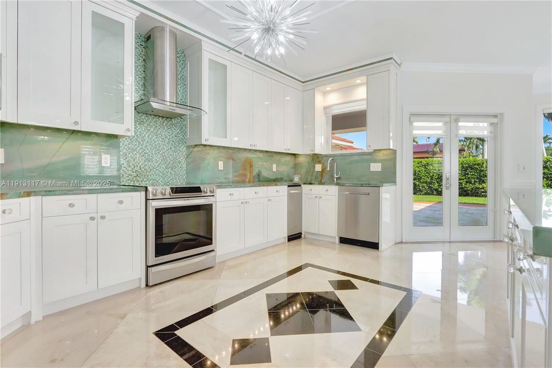 出租: $6,900 (4 贝兹, 3 浴室, 2855 平方英尺)