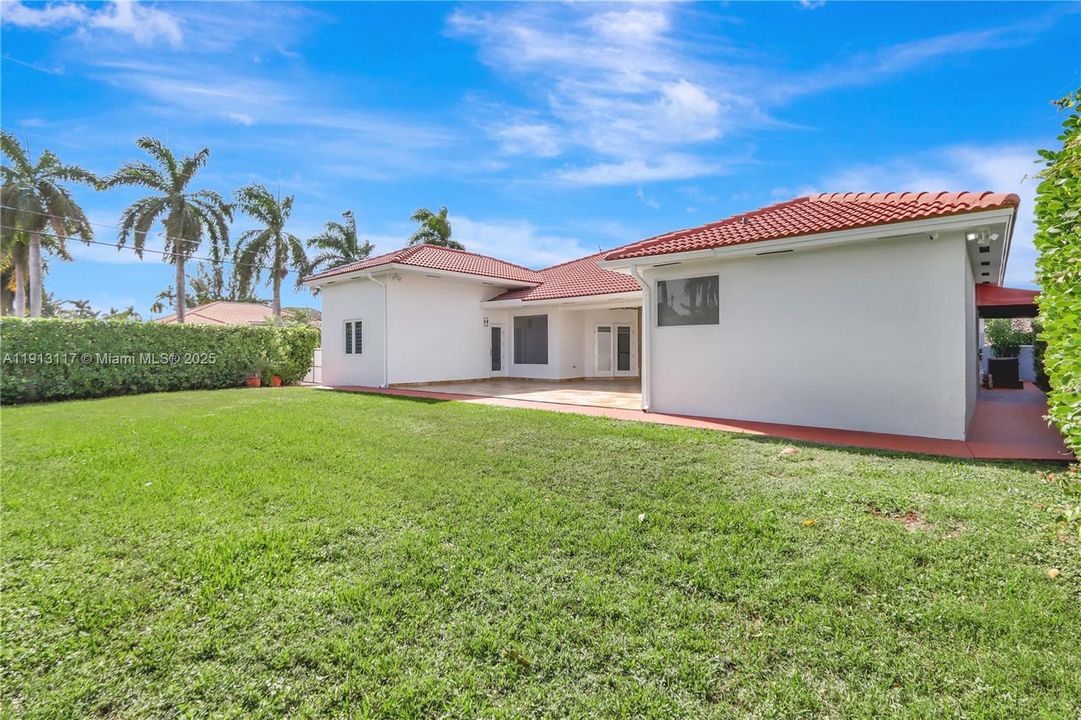 出租: $6,900 (4 贝兹, 3 浴室, 2855 平方英尺)