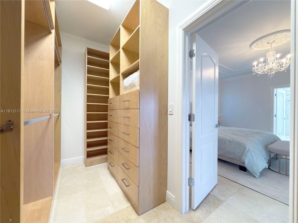 出租: $6,900 (4 贝兹, 3 浴室, 2855 平方英尺)