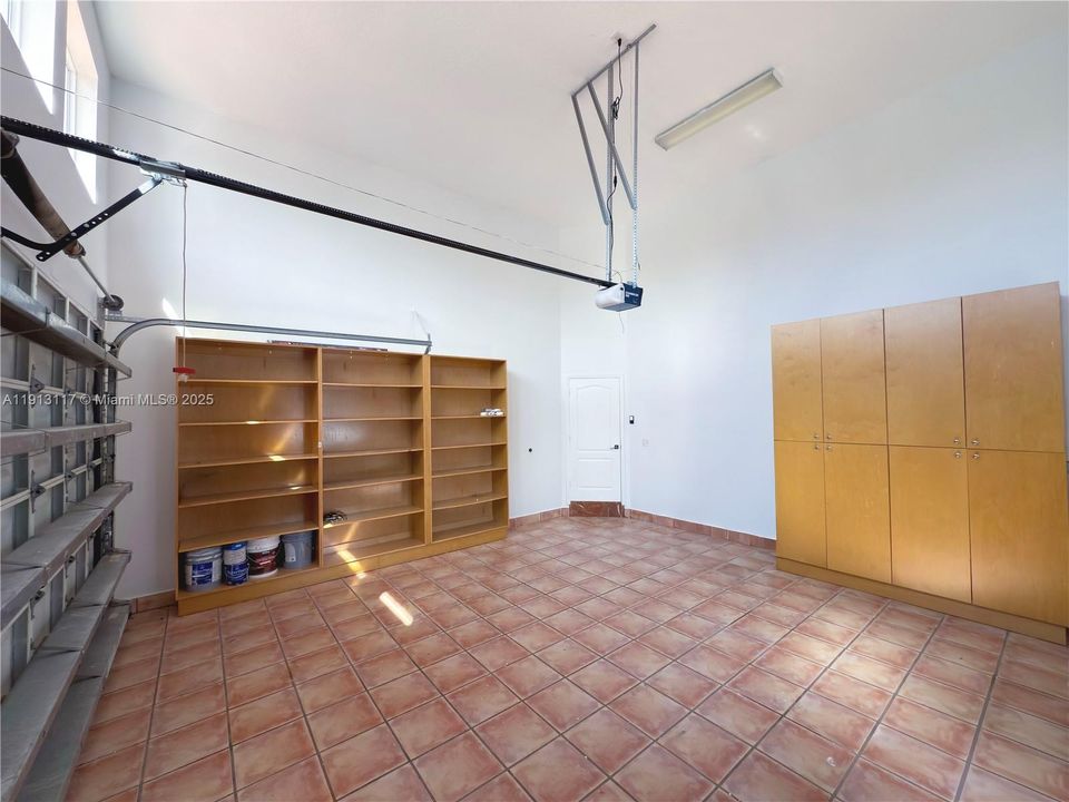 出租: $6,900 (4 贝兹, 3 浴室, 2855 平方英尺)