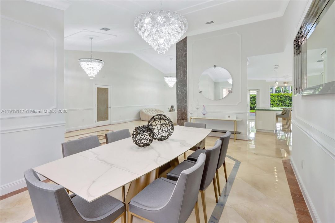 出租: $6,900 (4 贝兹, 3 浴室, 2855 平方英尺)