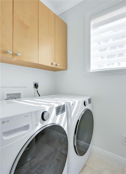 出租: $6,900 (4 贝兹, 3 浴室, 2855 平方英尺)