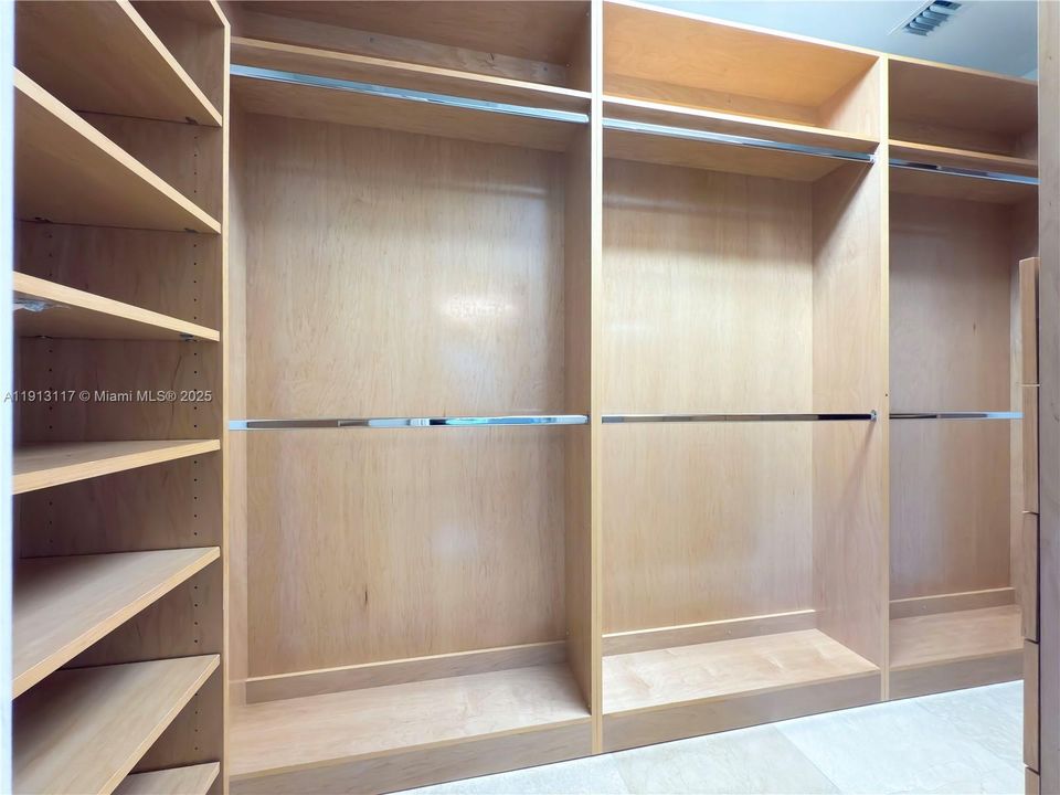 出租: $6,900 (4 贝兹, 3 浴室, 2855 平方英尺)