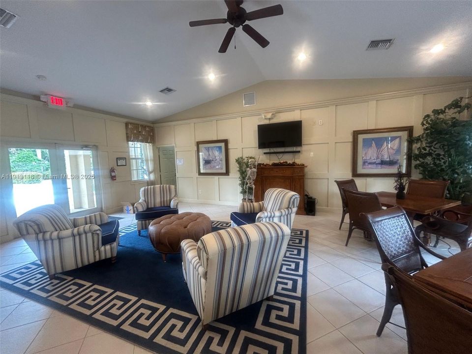 For Rent: $2,300 (3 beds, 2 baths, 1719 Square Feet)