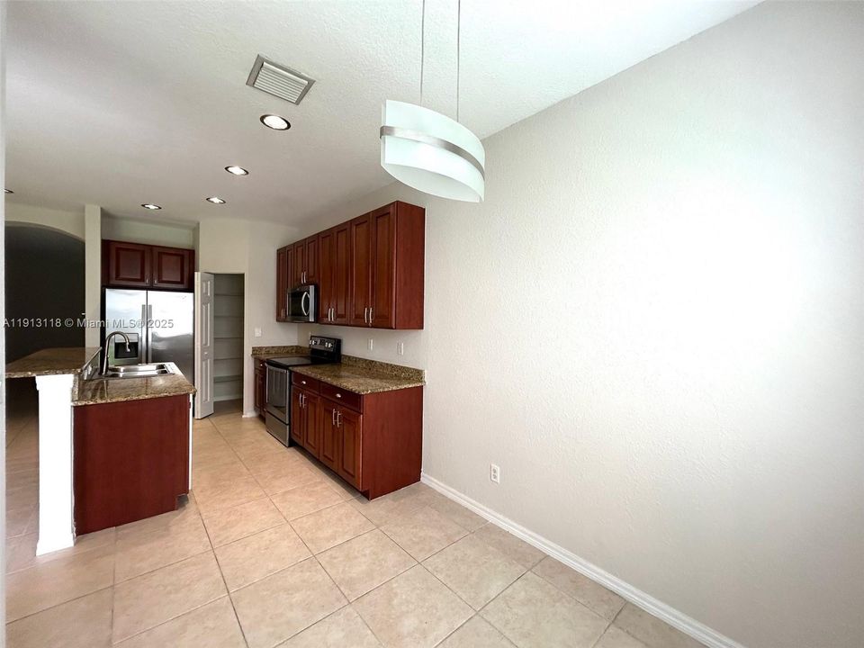 For Rent: $2,300 (3 beds, 2 baths, 1719 Square Feet)