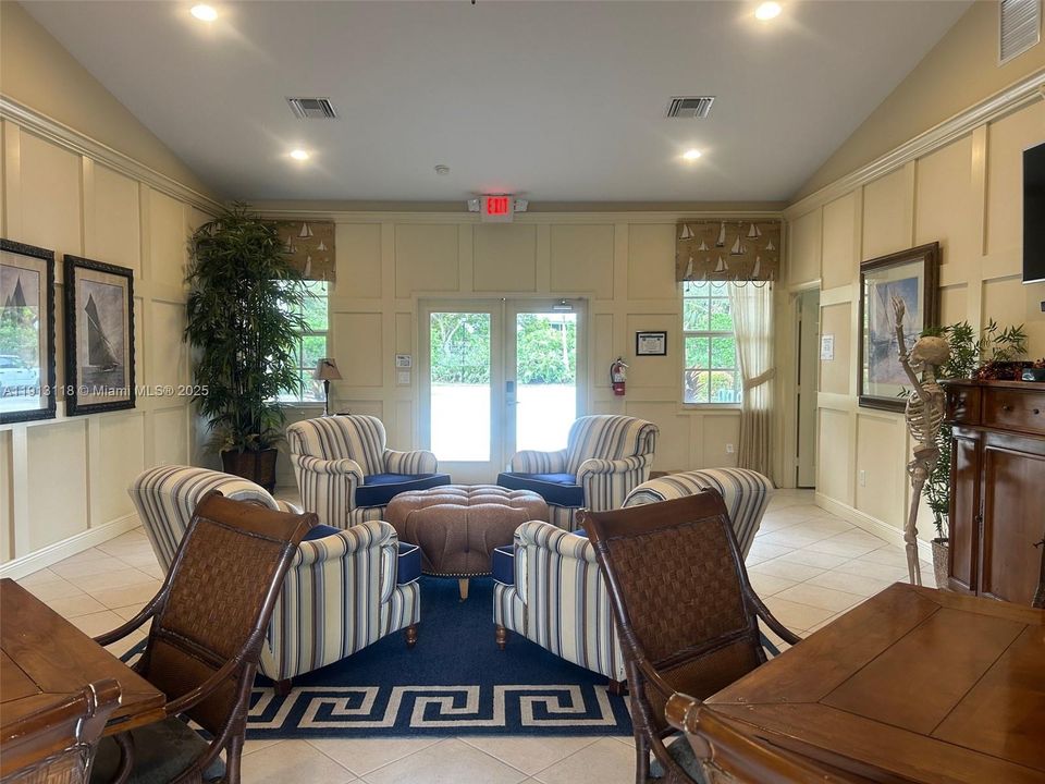 For Rent: $2,300 (3 beds, 2 baths, 1719 Square Feet)