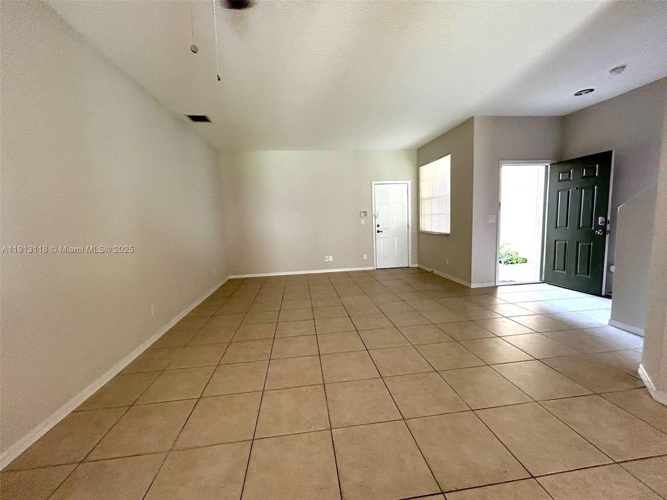 For Rent: $2,300 (3 beds, 2 baths, 1719 Square Feet)