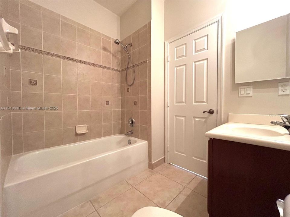 For Rent: $2,300 (3 beds, 2 baths, 1719 Square Feet)