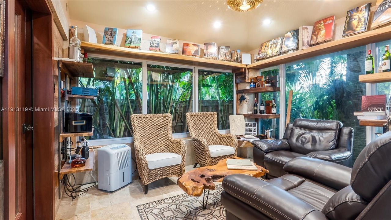 Activo con contrato: $900,000 (4 camas, 3 baños, 2714 Pies cuadrados)