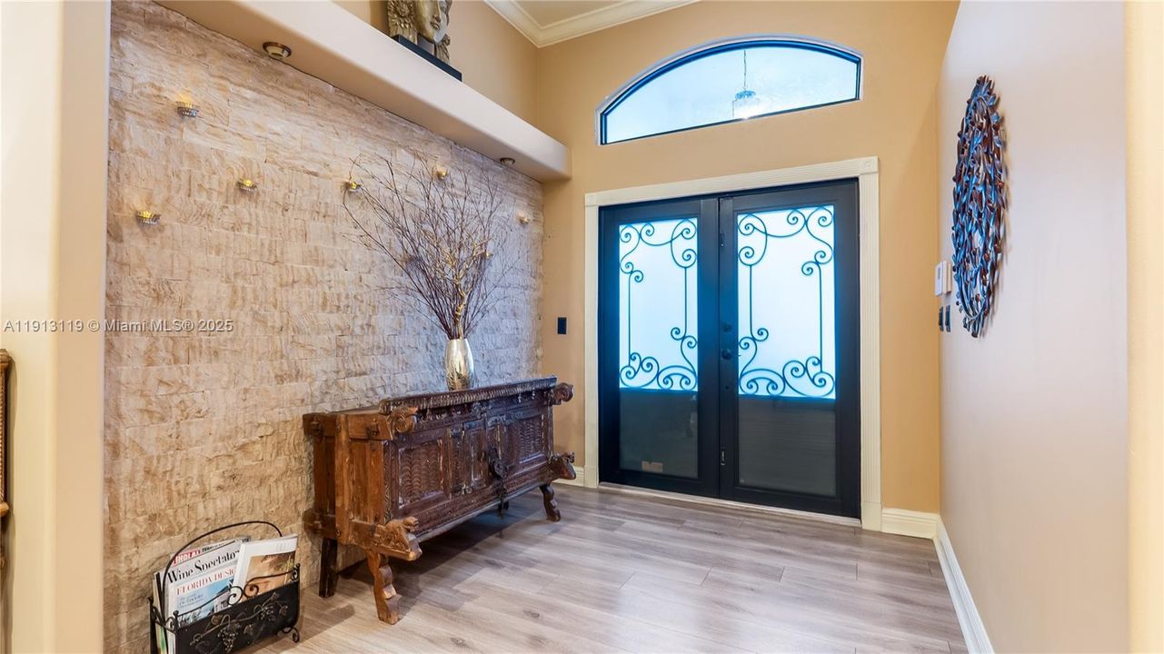 Activo con contrato: $900,000 (4 camas, 3 baños, 2714 Pies cuadrados)