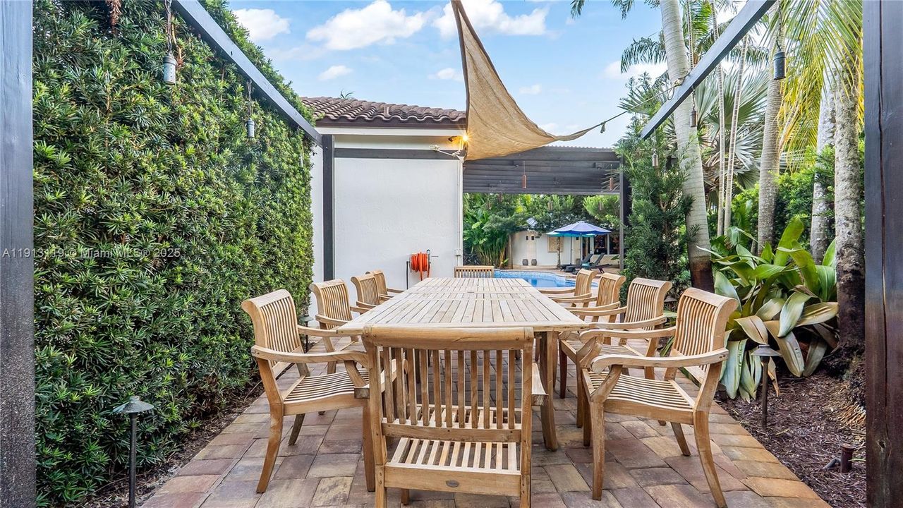 Activo con contrato: $900,000 (4 camas, 3 baños, 2714 Pies cuadrados)