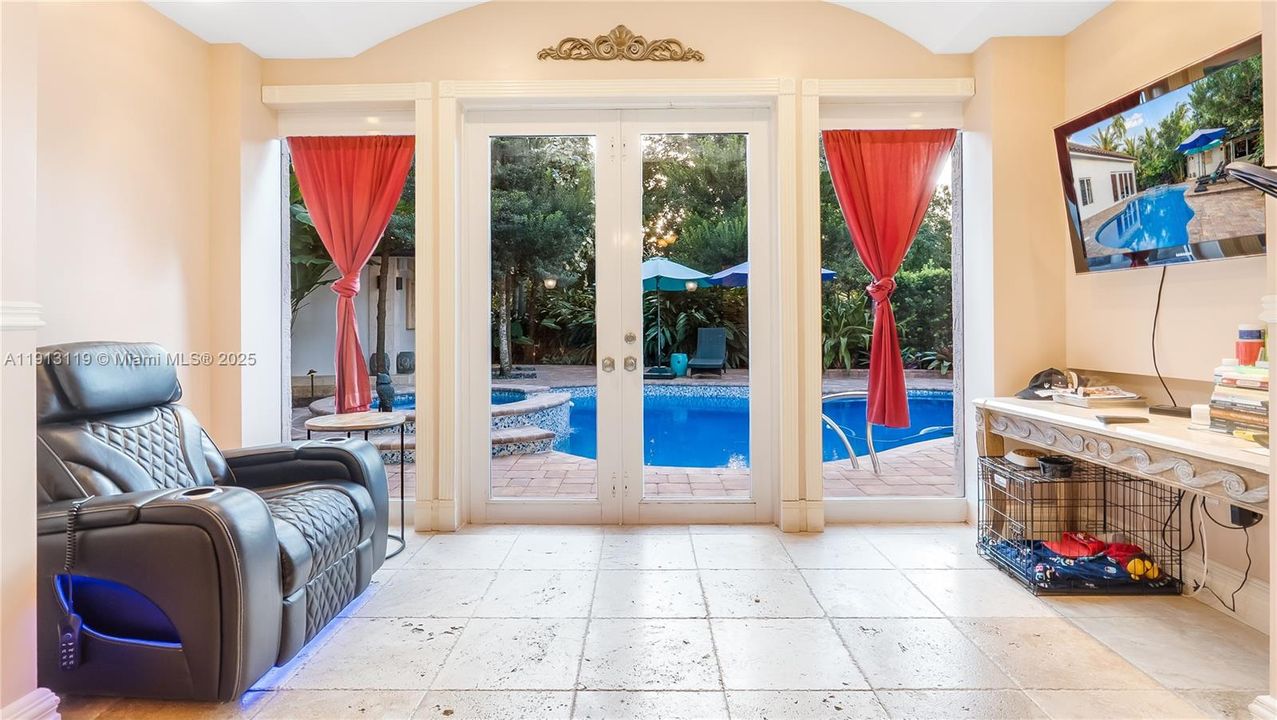 Activo con contrato: $900,000 (4 camas, 3 baños, 2714 Pies cuadrados)