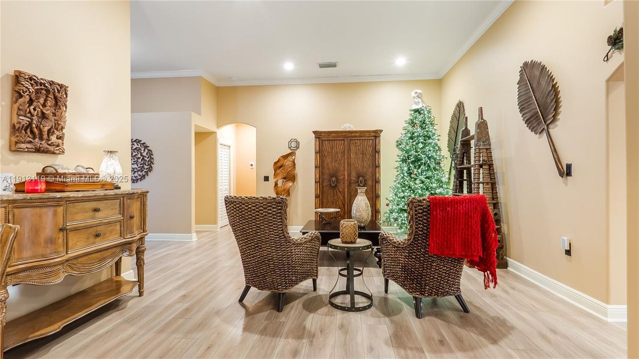 Activo con contrato: $900,000 (4 camas, 3 baños, 2714 Pies cuadrados)