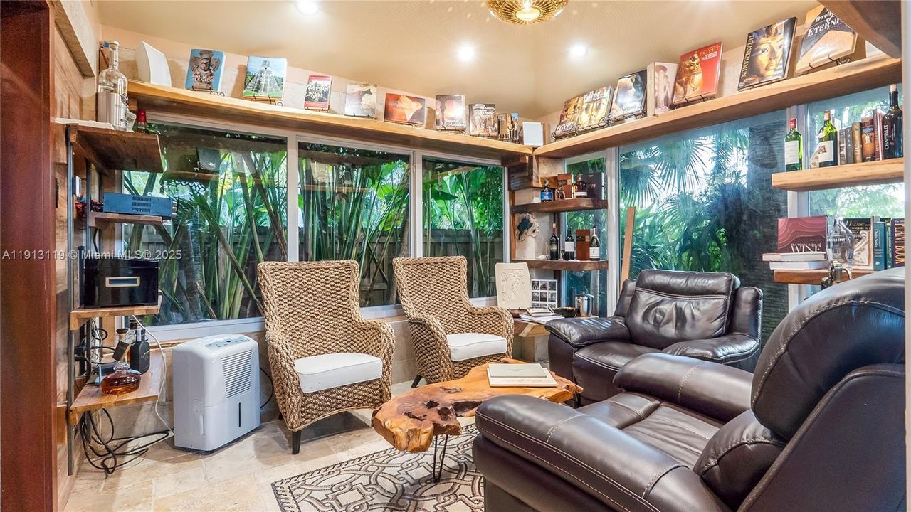 Activo con contrato: $900,000 (4 camas, 3 baños, 2714 Pies cuadrados)