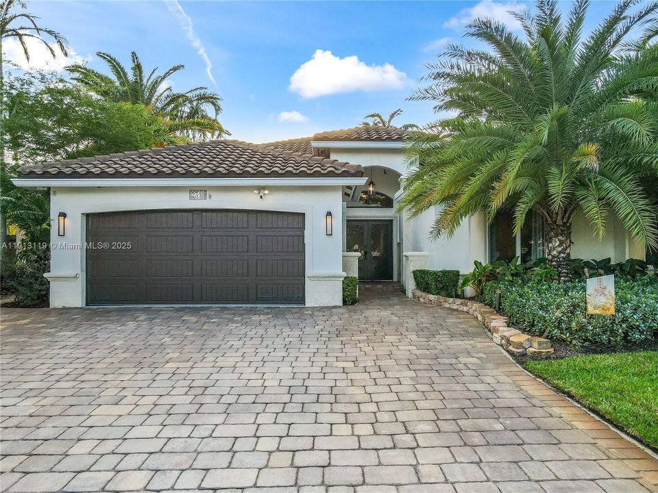 Activo con contrato: $900,000 (4 camas, 3 baños, 2714 Pies cuadrados)