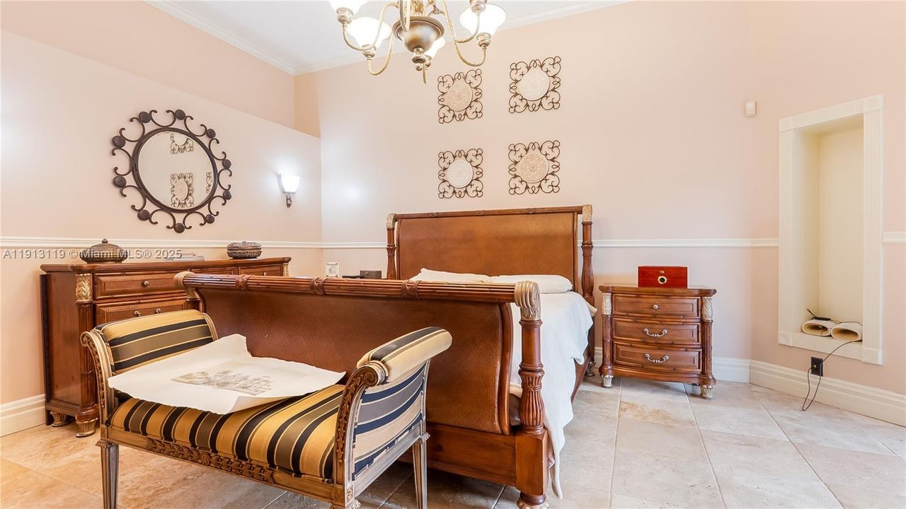 Activo con contrato: $900,000 (4 camas, 3 baños, 2714 Pies cuadrados)