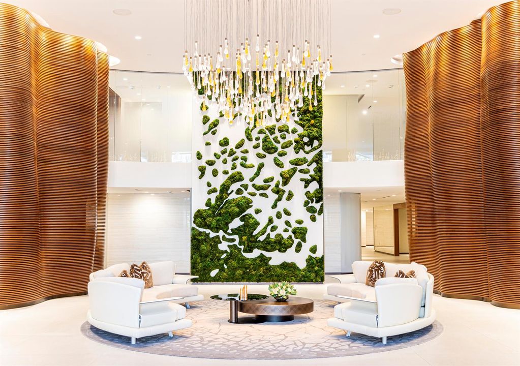 Alina 210 Lobby