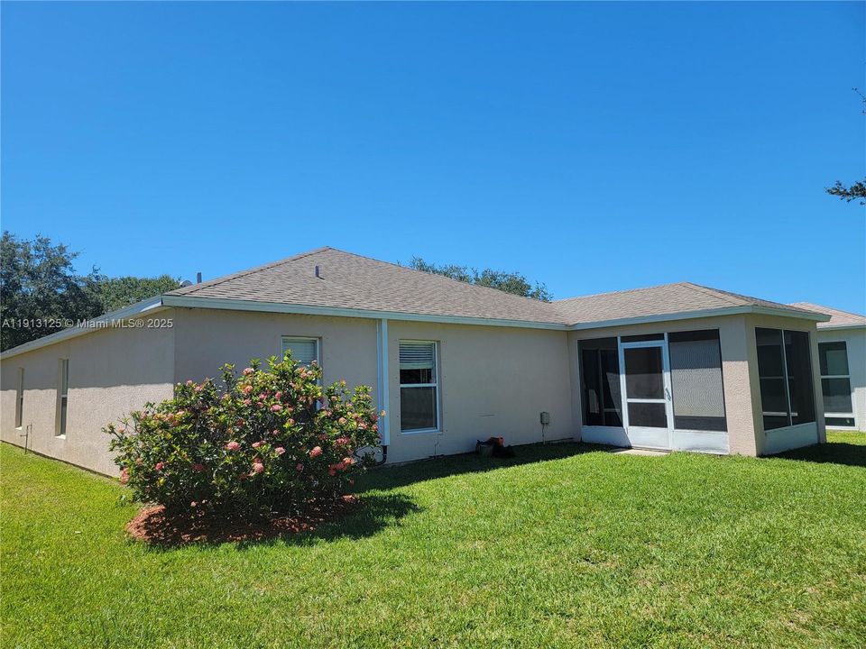 For Sale: $330,000 (4 beds, 2 baths, 1982 Square Feet)