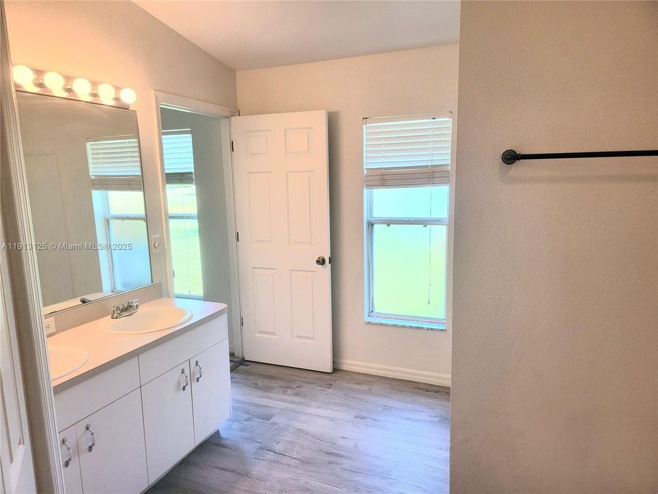 For Sale: $330,000 (4 beds, 2 baths, 1982 Square Feet)