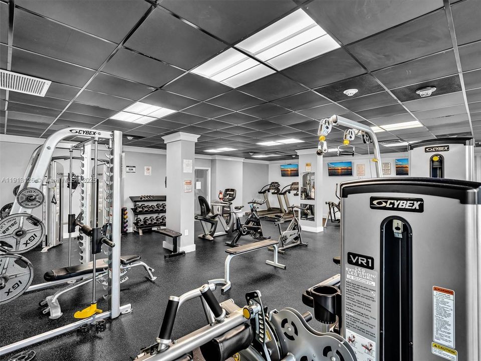 待售: $265,000 (1 贝兹, 1 浴室, 940 平方英尺)