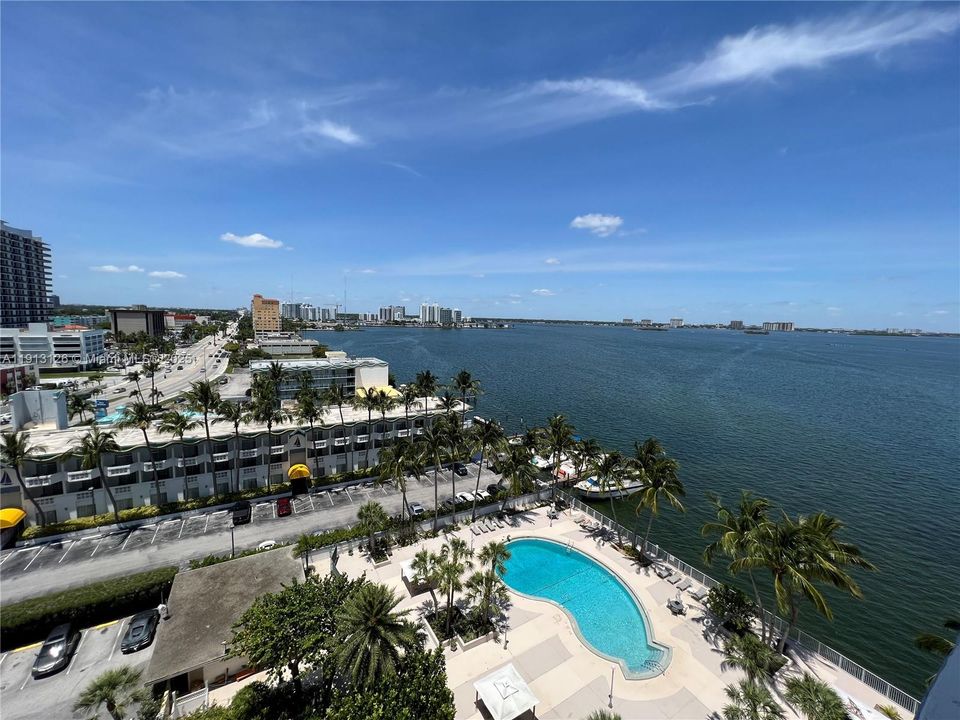 待售: $265,000 (1 贝兹, 1 浴室, 940 平方英尺)