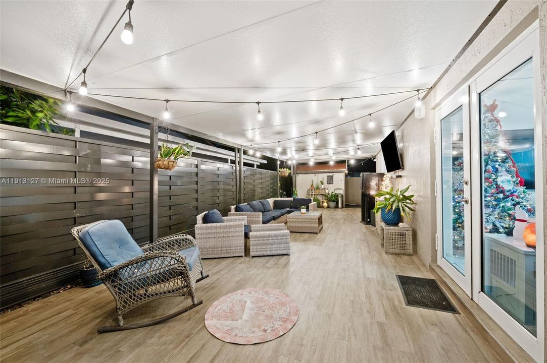 Active With Contract: $589,000 (4 beds, 2 baths, 1610 Square Feet)