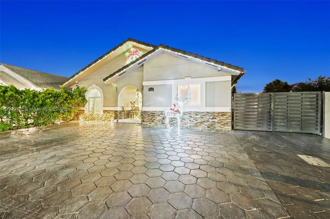 Active With Contract: $589,000 (4 beds, 2 baths, 1610 Square Feet)