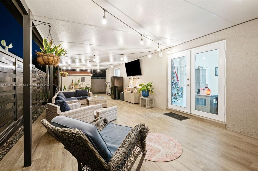 Active With Contract: $589,000 (4 beds, 2 baths, 1610 Square Feet)