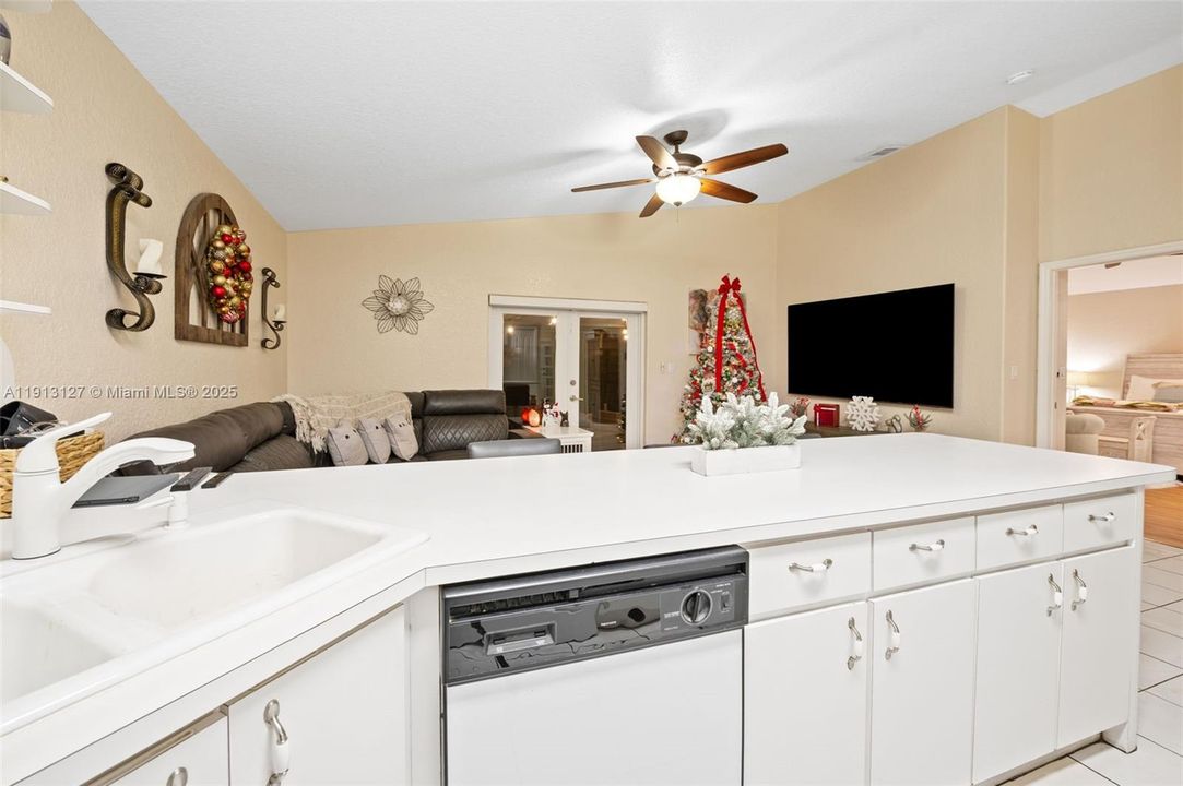 Active With Contract: $589,000 (4 beds, 2 baths, 1610 Square Feet)