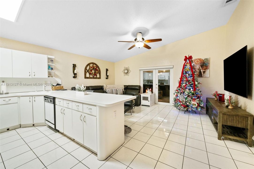 Active With Contract: $589,000 (4 beds, 2 baths, 1610 Square Feet)