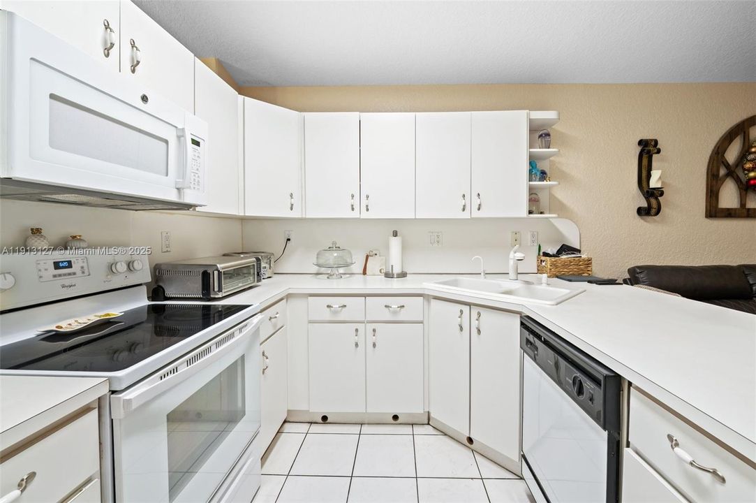 Active With Contract: $589,000 (4 beds, 2 baths, 1610 Square Feet)