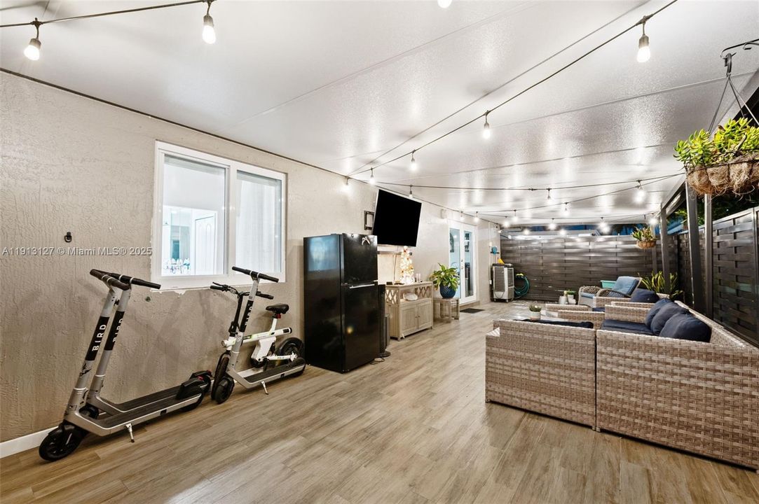 Active With Contract: $589,000 (4 beds, 2 baths, 1610 Square Feet)