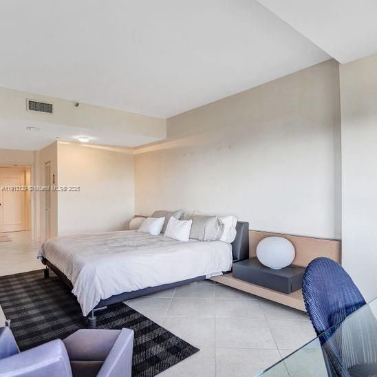 For Rent: $9,900 (3 beds, 3 baths, 2001 Square Feet)