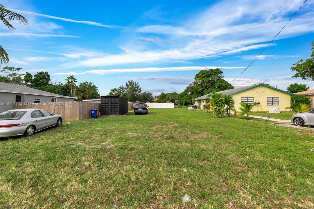 For Sale: $599,000 (6 beds, 3 baths, 1035 Square Feet)