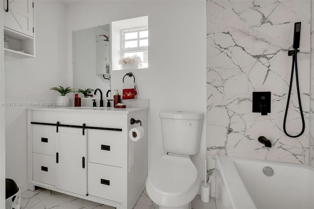 For Sale: $599,000 (6 beds, 3 baths, 1035 Square Feet)