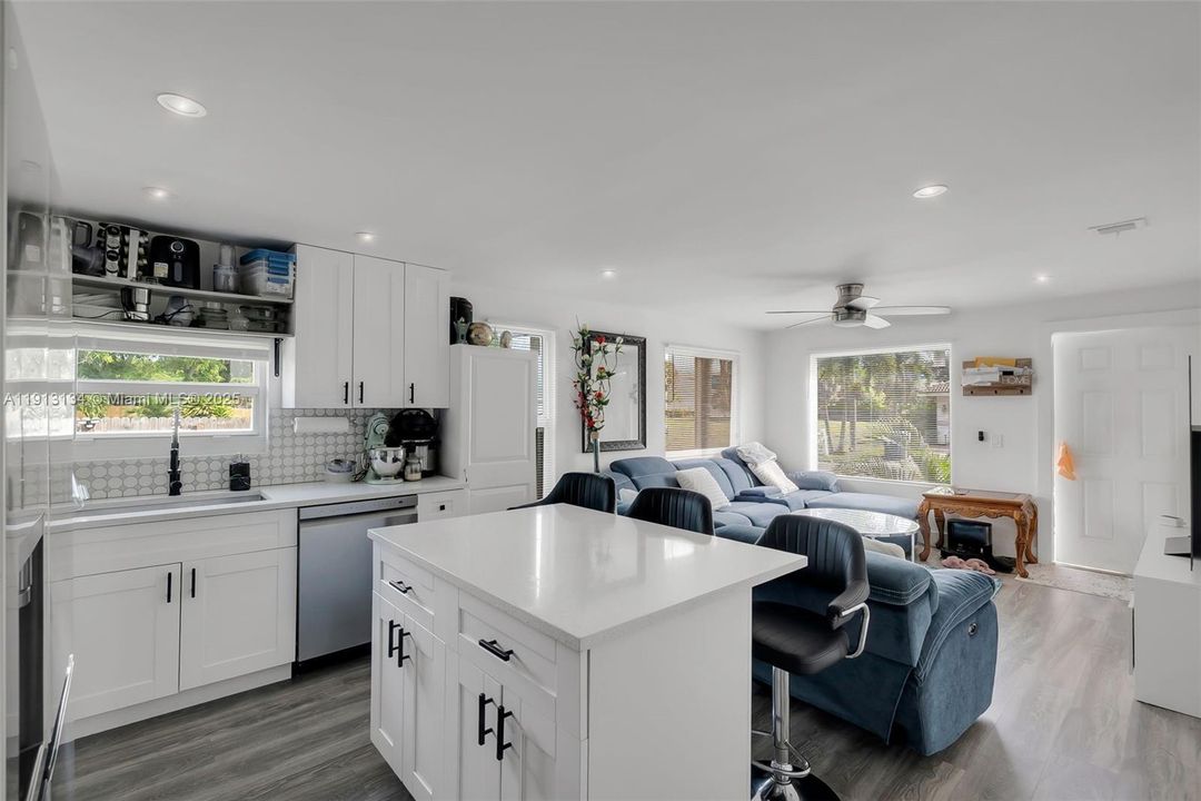 For Sale: $599,000 (6 beds, 3 baths, 1035 Square Feet)