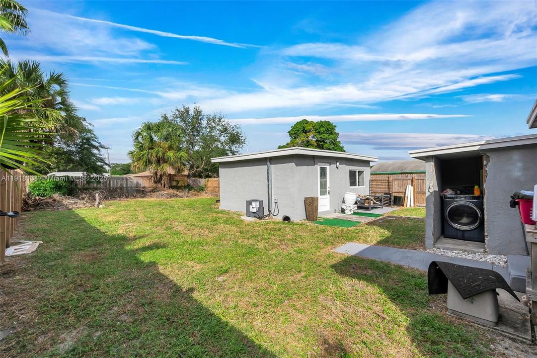 For Sale: $599,000 (6 beds, 3 baths, 1035 Square Feet)